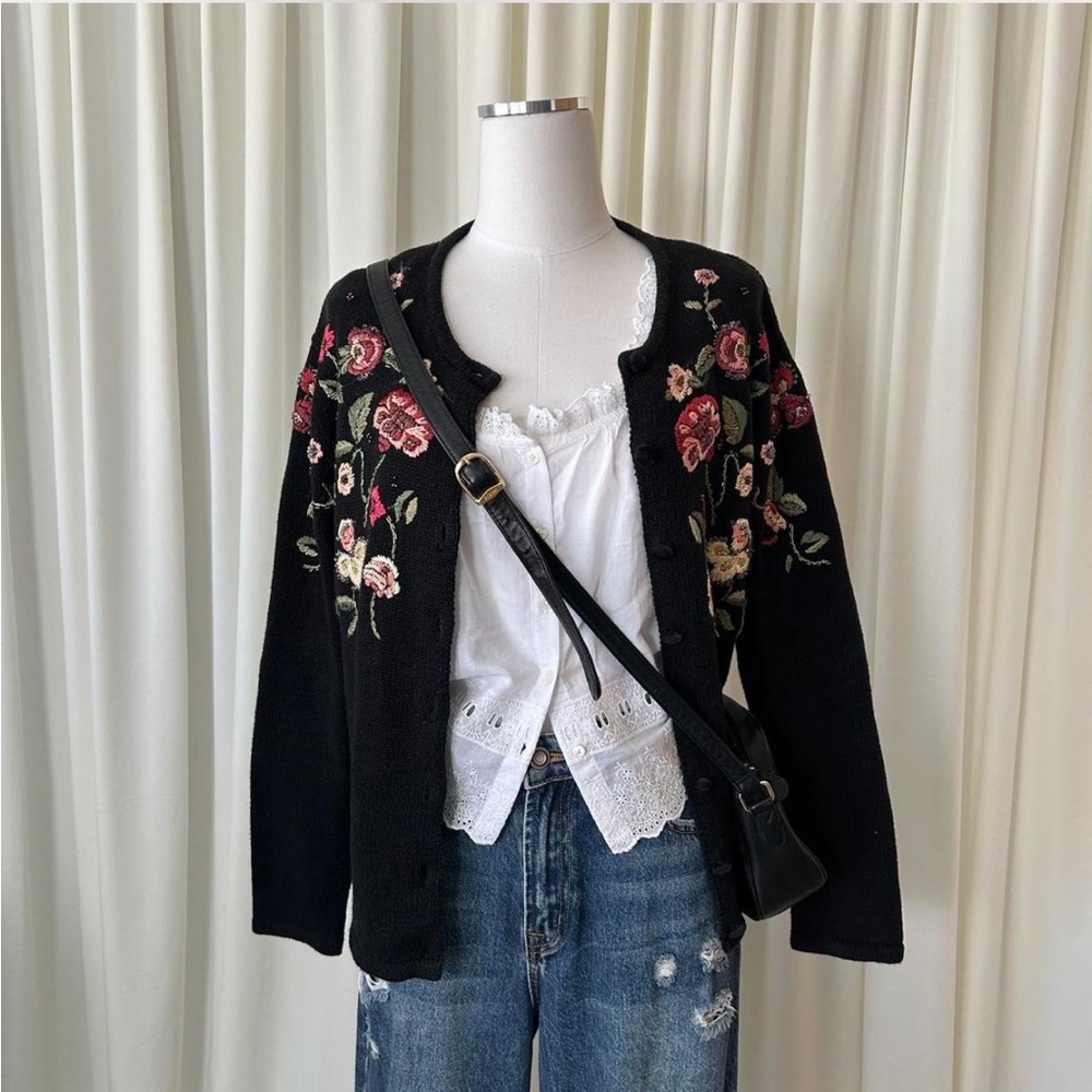 VTG Y2K Heirloom Collectibles Black Floral Embroidered Cardigan Romantic Goth. - Picture 3 of 7
